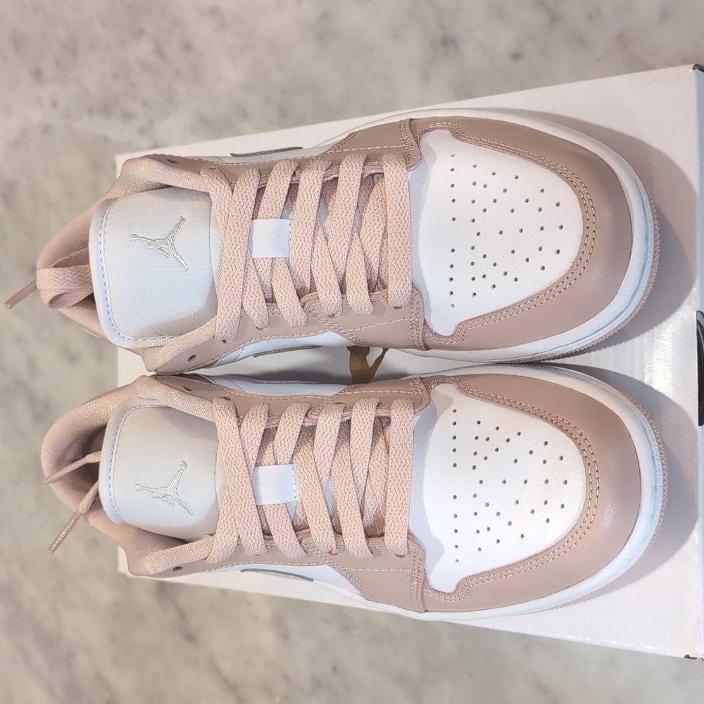 Air Jordan 1 Low - Picture 2 of 4
